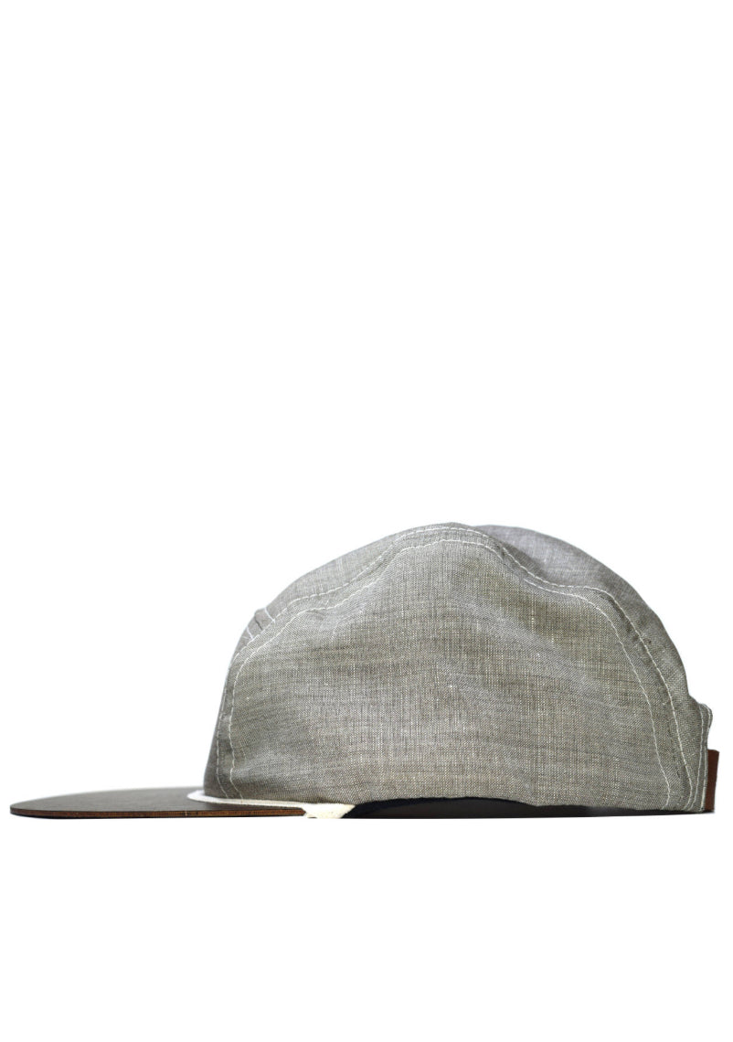 Cap mit Holzschirm aus Leinen